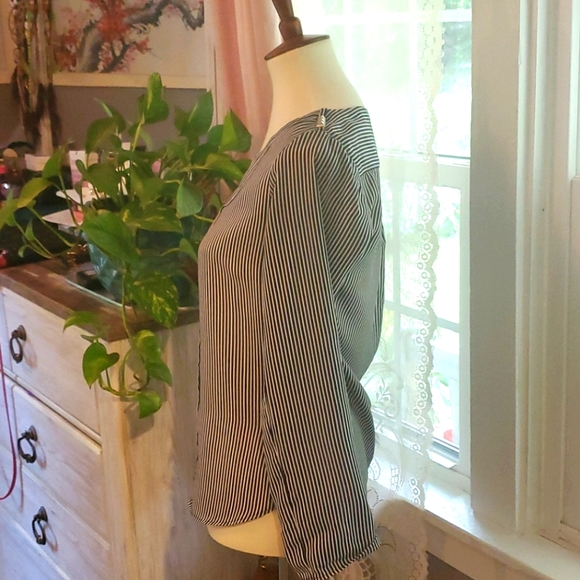 🎈🎈Zara Top🎈 - Picture 2 of 4